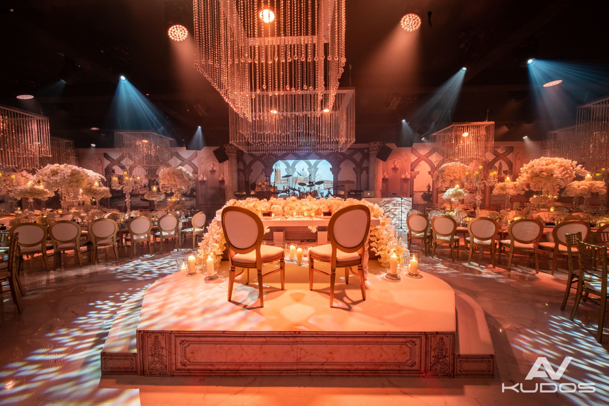 Claridge's, Warmth and drama in equal measure