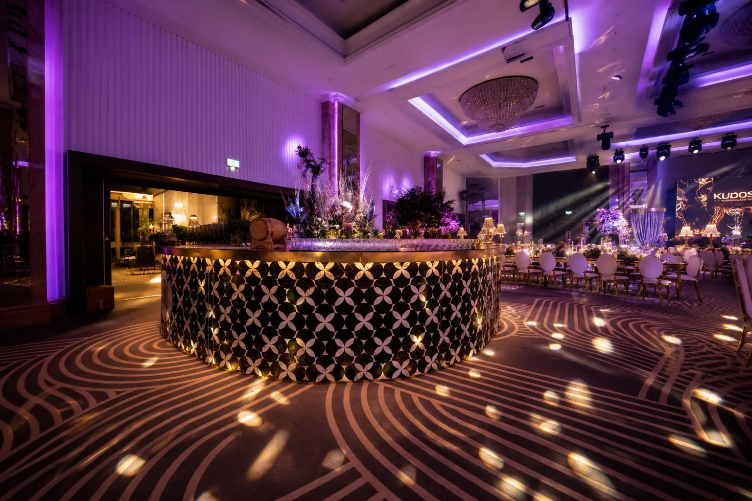 Hilton Park Lane, A bespoke bar